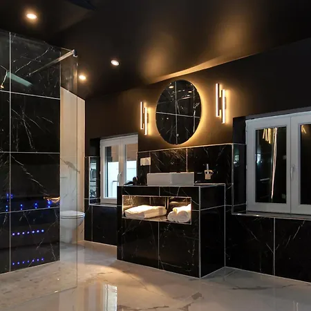 Maison Pantheon, D'exception