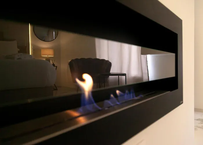 Maison Pantheon, D'exception