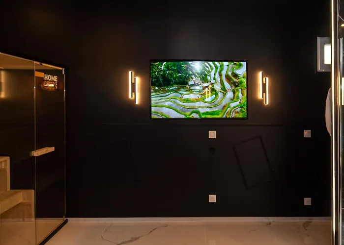 Maison Pantheon, D'exception