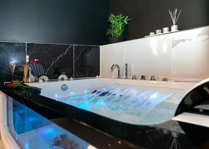 Maison Pantheon, D'exception